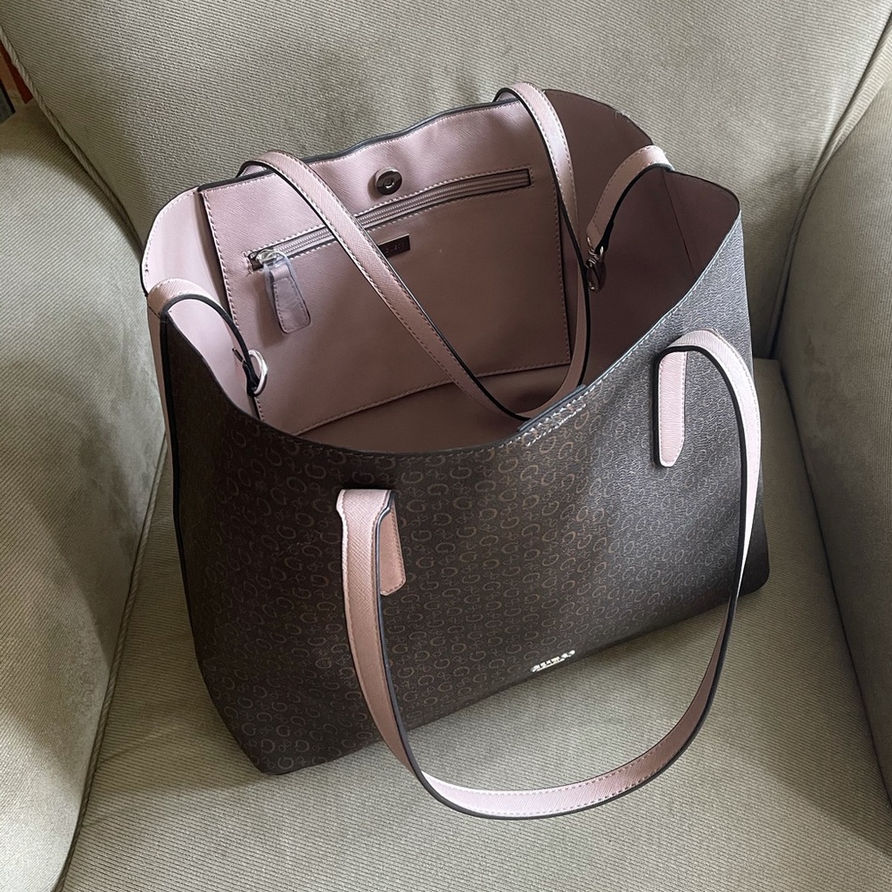 Guess tote